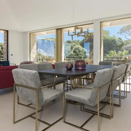 Sous Le Soleil Villa *